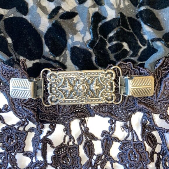 Jr Stevens Black Velvet Floral Lace Hem Short Sleeve Crop Top - Picture 5 of 5